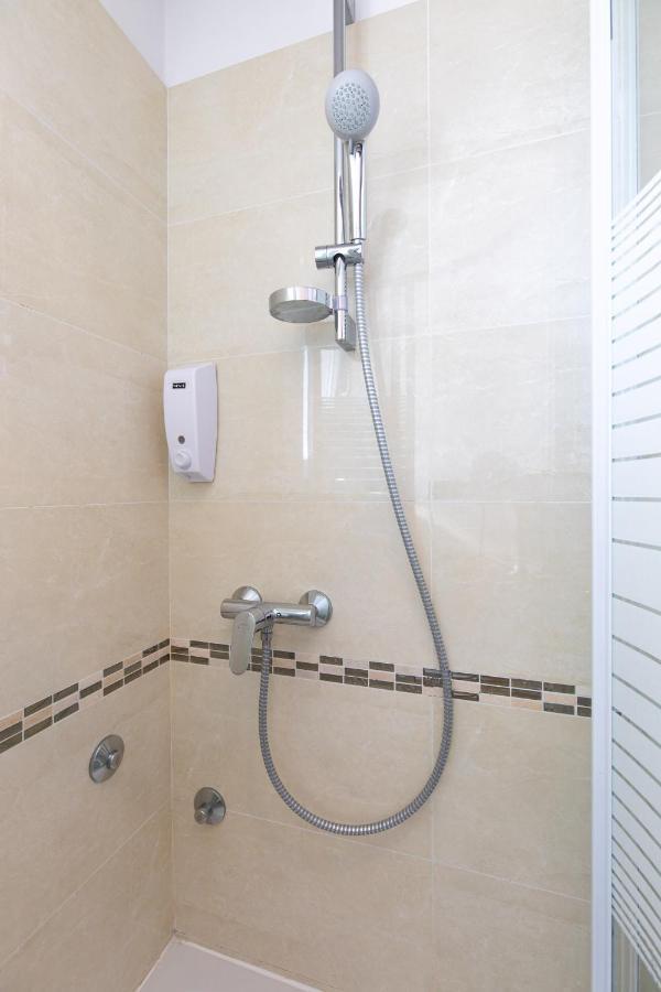 Apartmani Braut Kornic Exterior photo